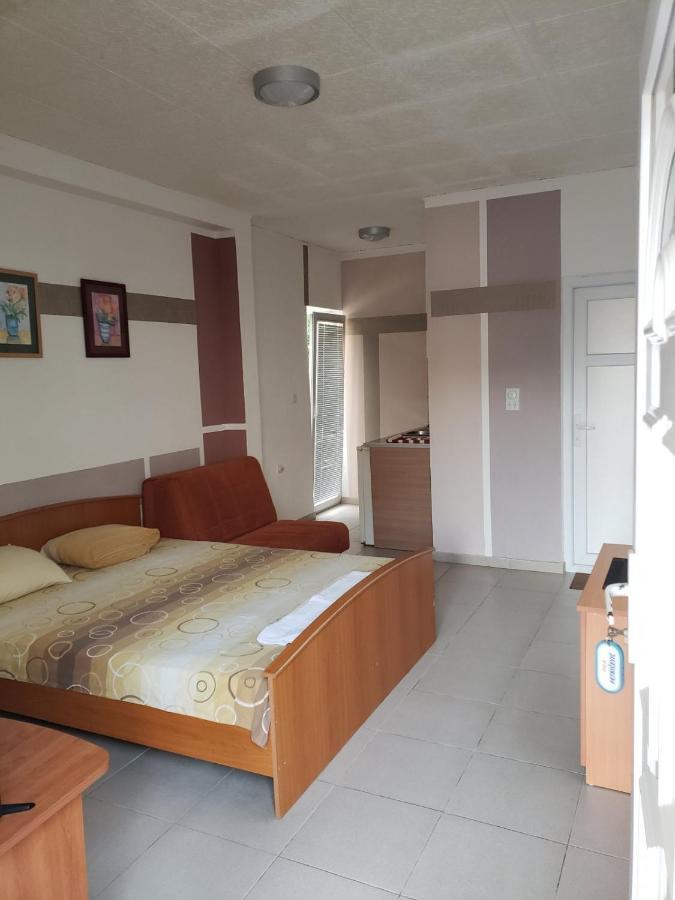 Apartments Petricevic Sutomore Buitenkant foto