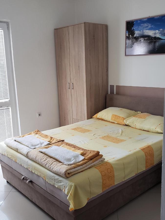 Apartments Petricevic Sutomore Buitenkant foto