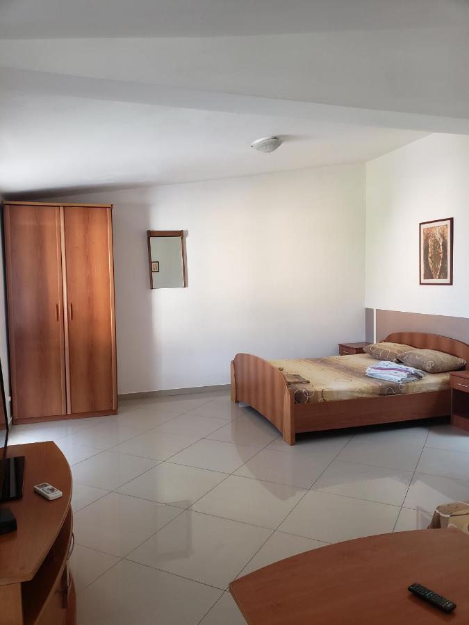 Apartments Petricevic Sutomore Buitenkant foto